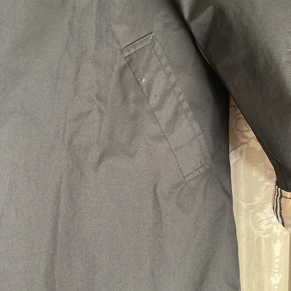 Classic Black Burberry Quilted jacket, please look closely at the picture - Picture 4 of 8